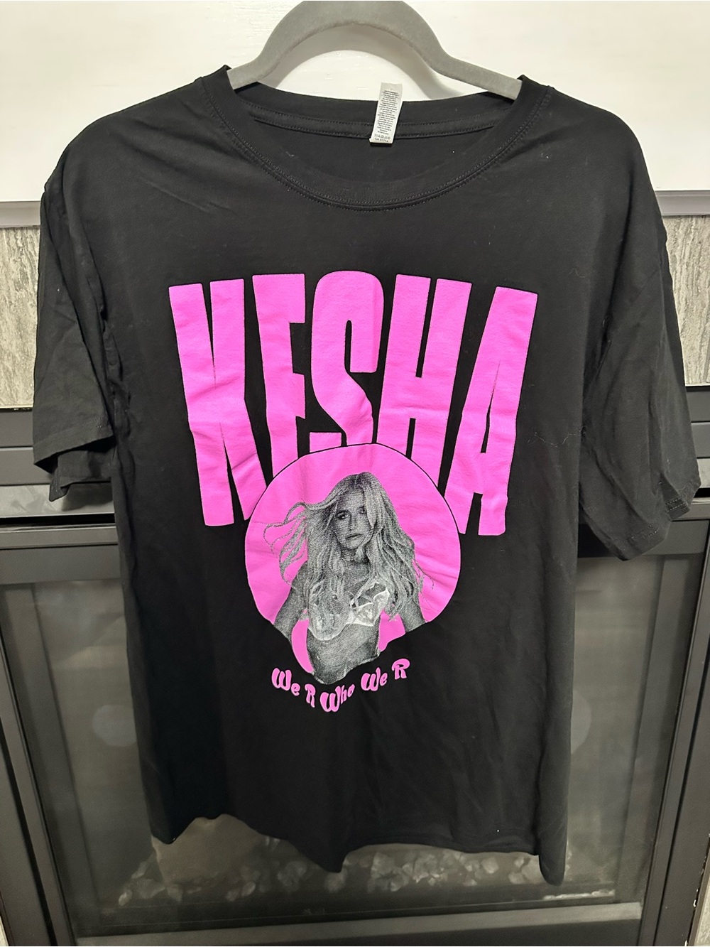 Kesha 2025 concert Tshirt